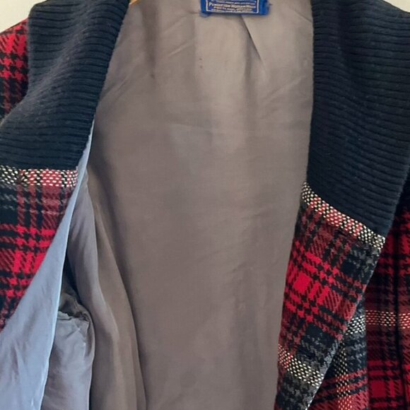Vintage Pendleton Woman's Red Plaid Classic Outdoor Virgin Wool Jacket - Picture 7 of 9